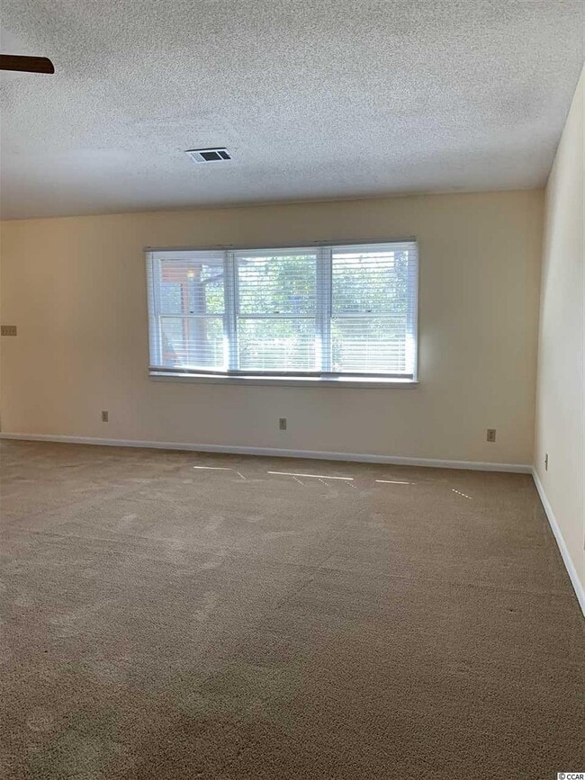Building Photo - 47 Evergreen Cir