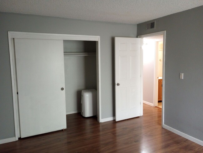 Foto del edificio - Cherry Creek Schools, 2 bed, 1 bath, 900 s...