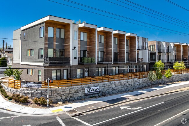 Primario - 23 Views Townhome