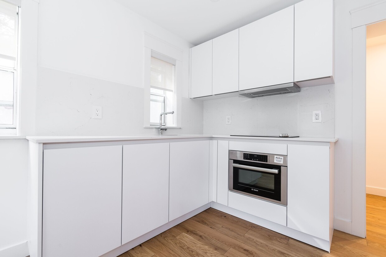 Primary Photo - 50 Gloucester St