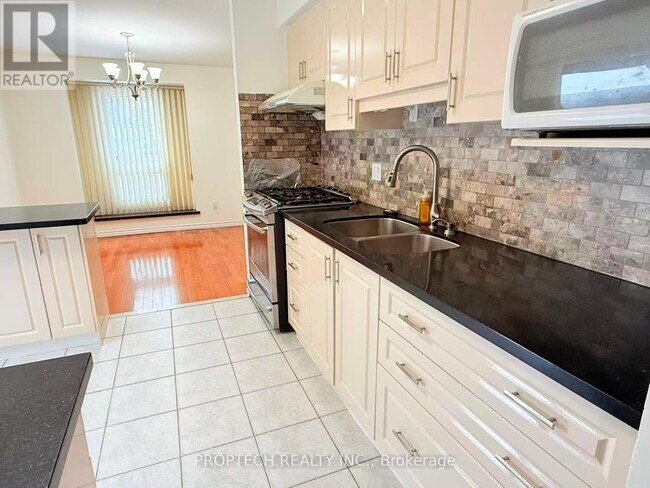 Building Photo - 49 Carey Crescent