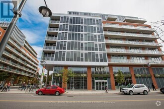 Building Photo - 360-360 McLeod St