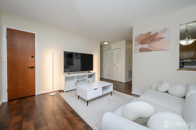 Foto del edificio - 4112 Birchwood Ct