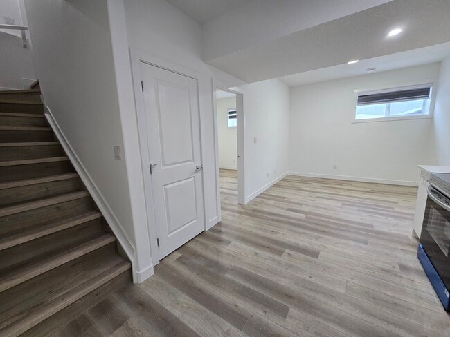 Building Photo - 315 Bluff Cove