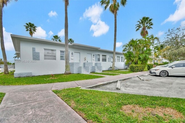 Foto del edificio - 1900 Calais Dr