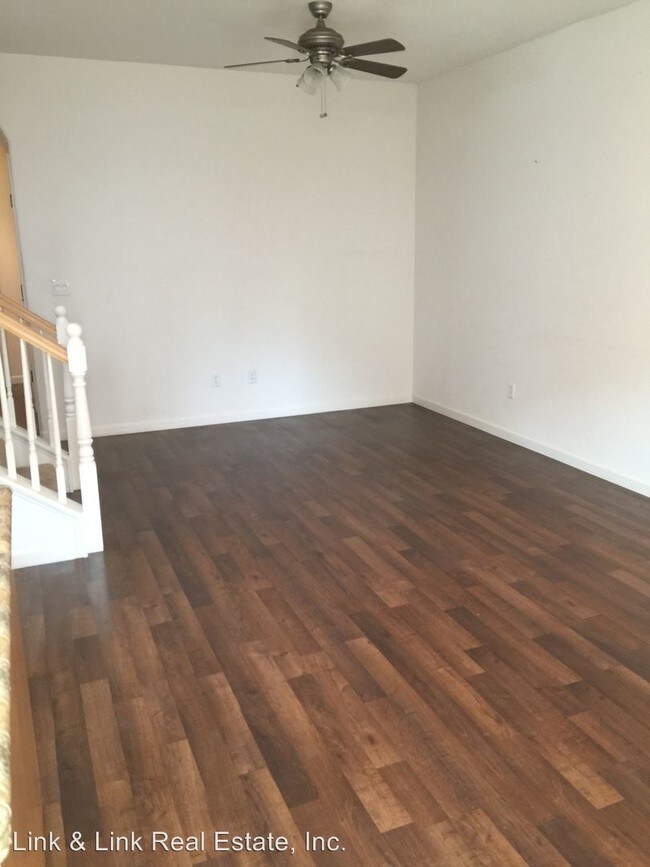 Foto del edificio - 1155 Tocia Ave