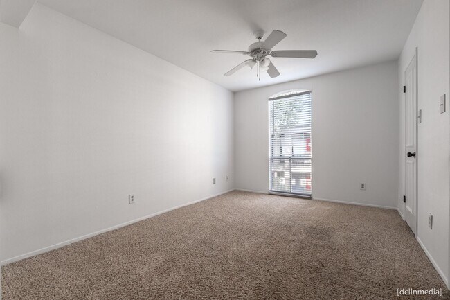Foto del edificio - 4645 Wild Indigo St