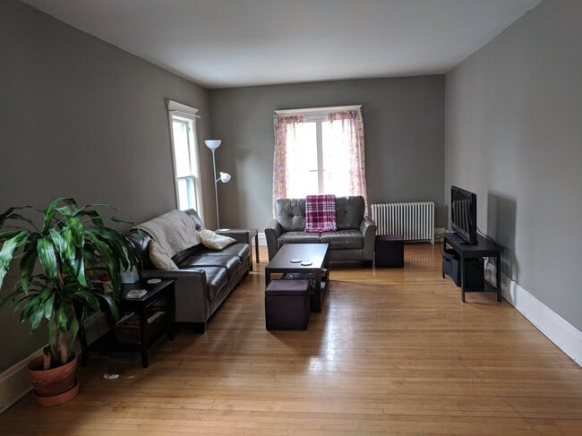 Building Photo - 2109 Girard Ave S