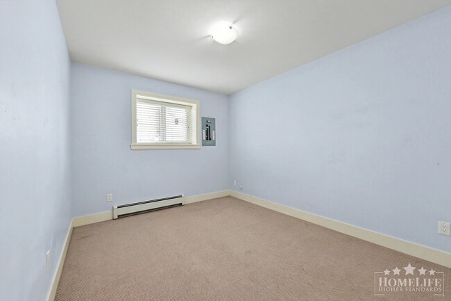 Building Photo - Bright 2-Bedroom Basement Suite in Desirable Sullivan Neighbourhood – Utilities Included