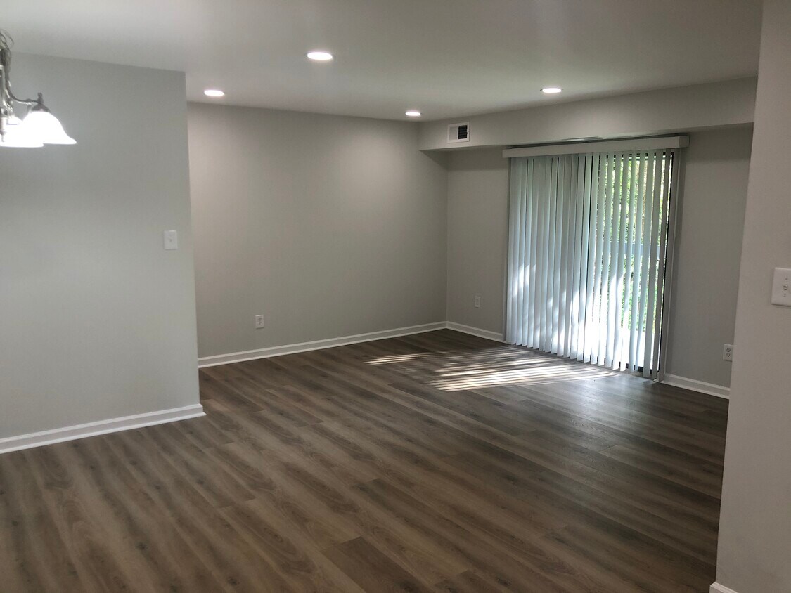 Living Room - 1010 Sandlin Pl