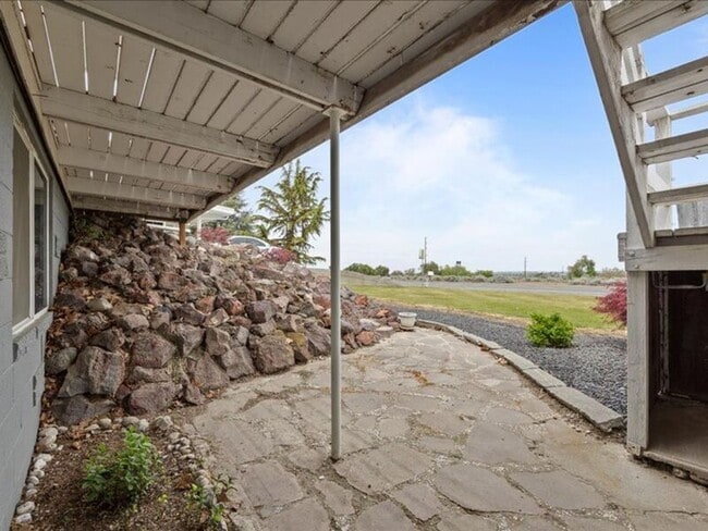 Building Photo - 3603 W Canal Dr