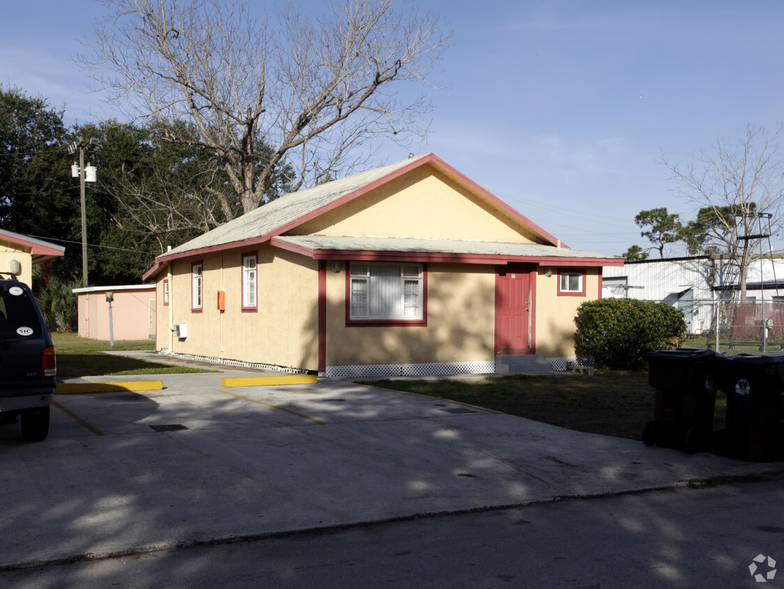 Building Photo - Florida Sunshine Inn