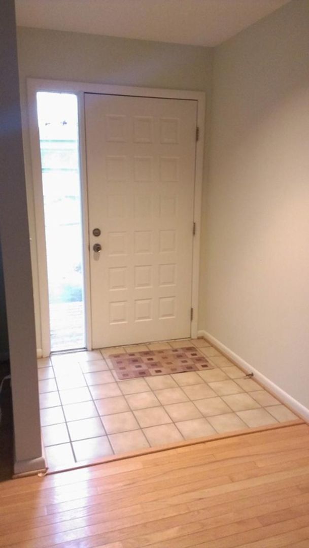 Foto del edificio - Woods Edge End Town Home with 2 Car Garage - Rent TBD