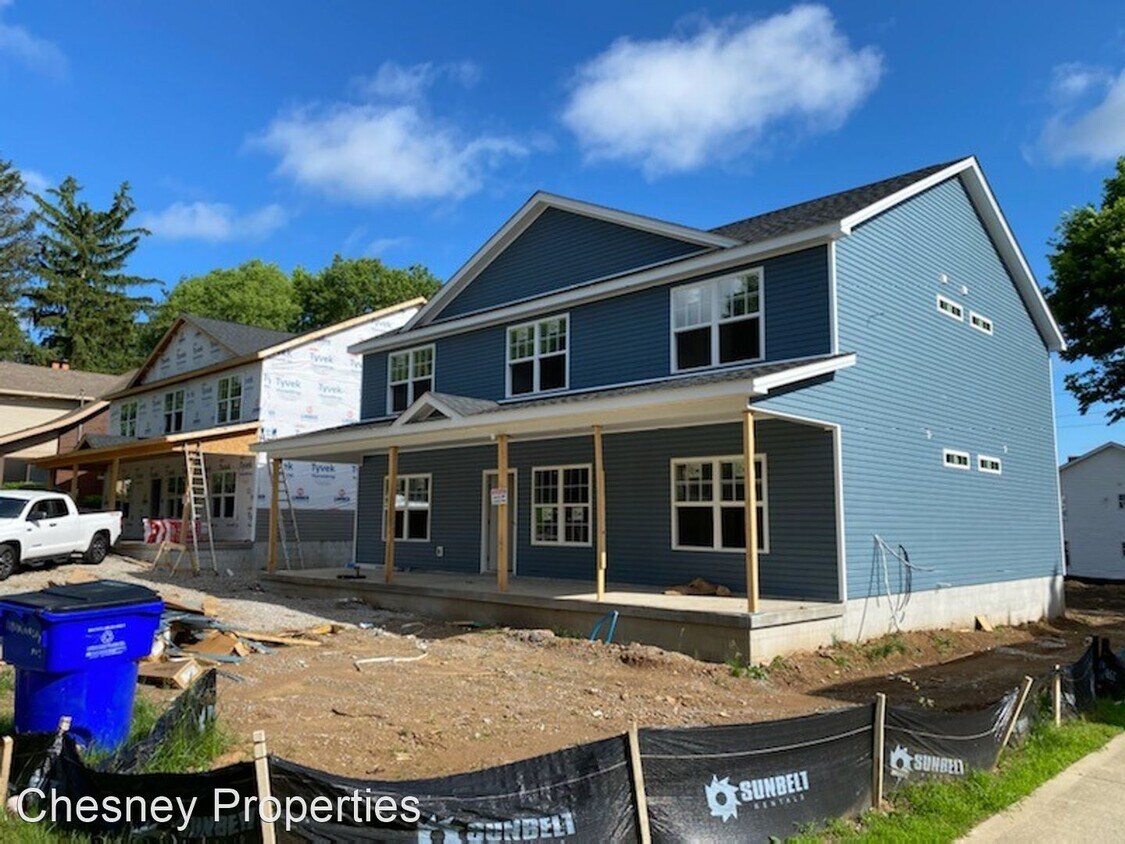 Primary Photo - 119 University Ave