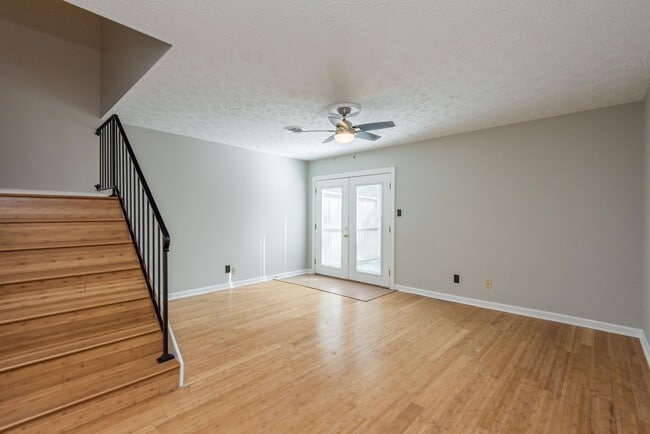 Photo - 114 Ladbrook Ln Townhome