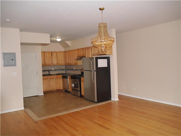 Foto del edificio - 1392 E 18th St
