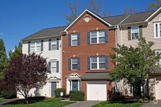 Building Photo - 37 Pine Needle Way