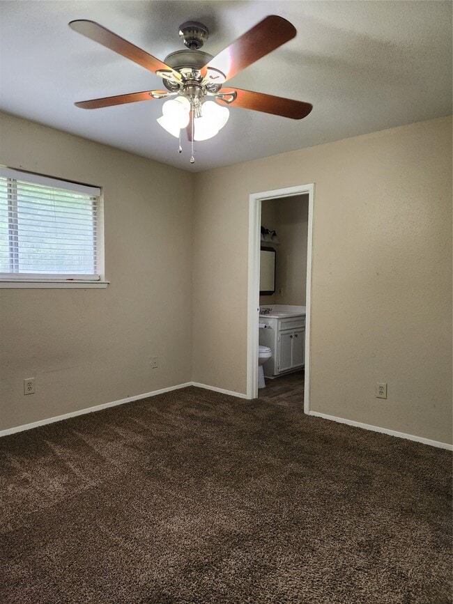 Building Photo - 205 N Forest Dr