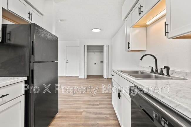 Building Photo - 3111 W Greenwood St