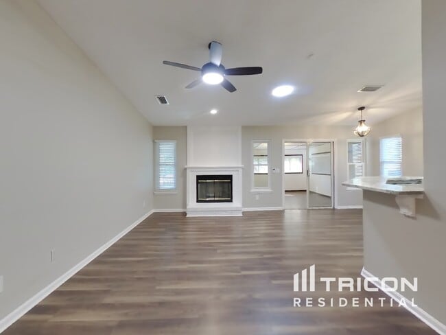 Building Photo - 8738 Falcon Trace Dr N