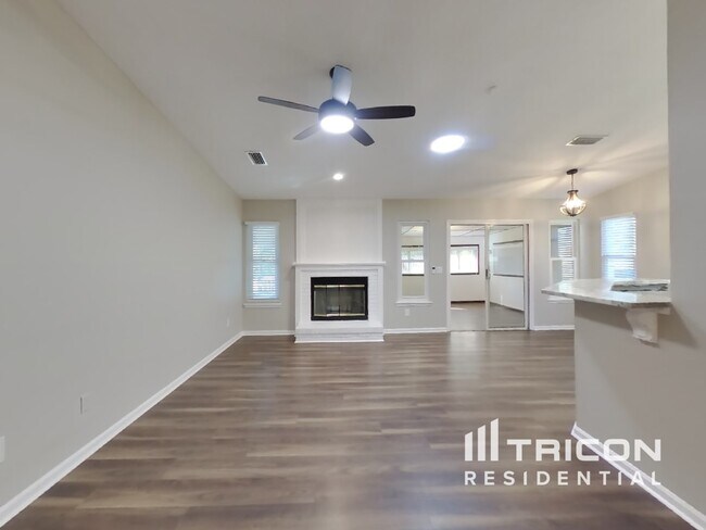 Foto del edificio - 8738 Falcon Trace Dr N