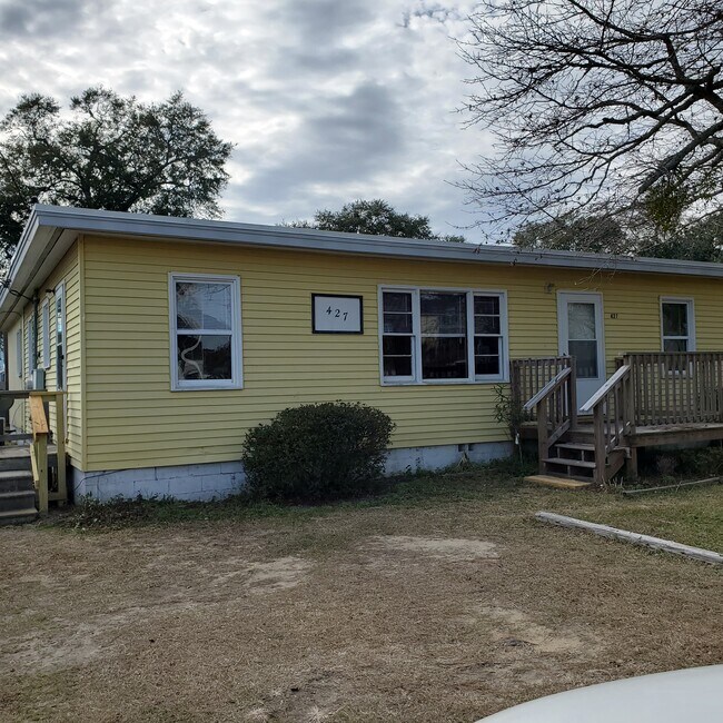 Foto del edificio - 427 Woodland Dr