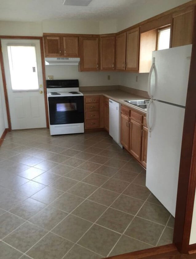 120 W Marshall St Unit 1, Wytheville, VA 24382 Apartments in