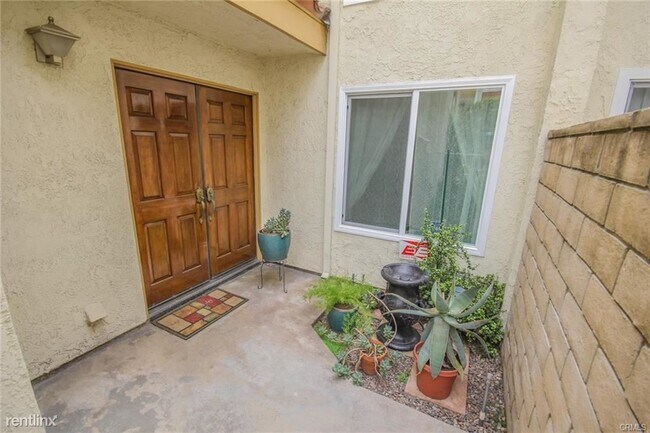 Foto del edificio - 3 br, 3 bath Condo - 405 Genoa St Unit 2