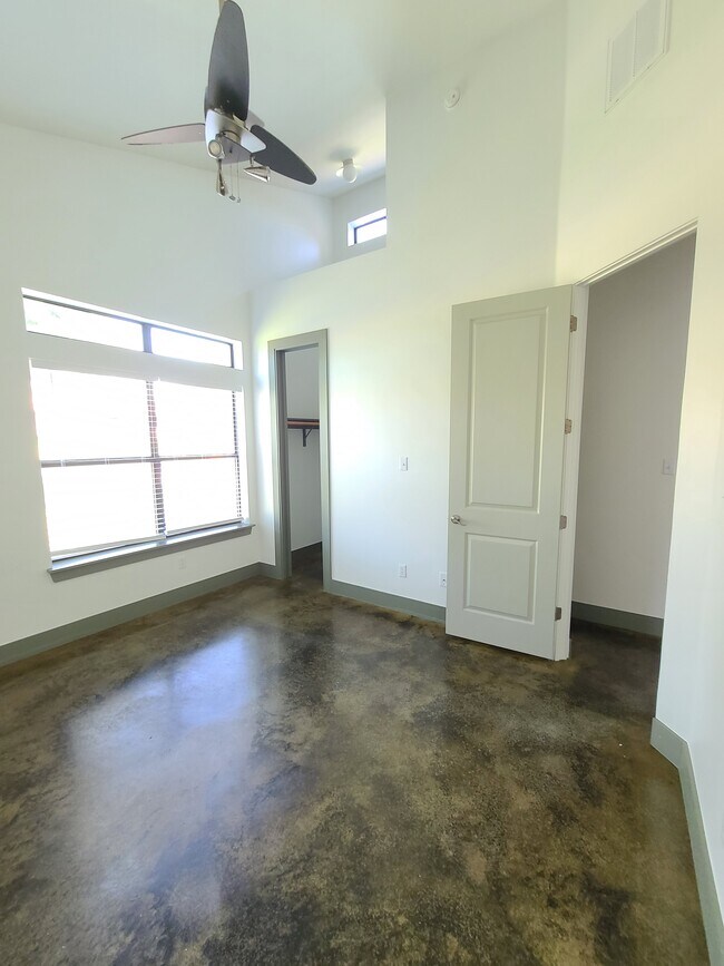 Building Photo - 7406 Geneva Dr