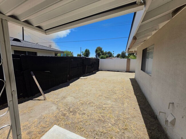 Foto del edificio - Two Bedroom Two Bathroom Duplex in Hemet!
