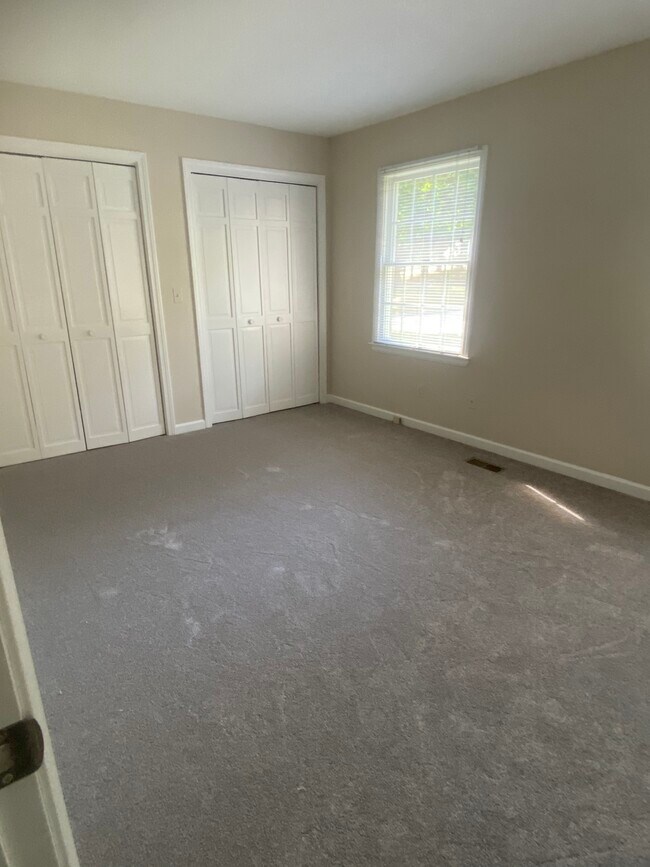 Foto del edificio - 130 S Mill Dr