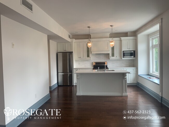 Building Photo - Spacious 3-Bedroom, 3-Bathroom Hamilton Apartment with Parking & Private Balcony