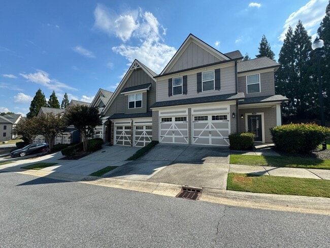 Building Photo - Better than New!