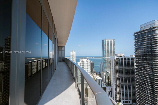 Foto del edificio - 45 SW 9th St
