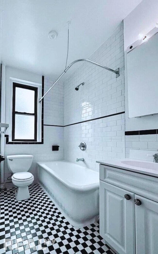 Building Photo - 55 W 55th St