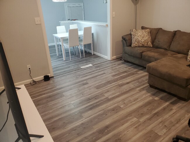 Foto del edificio - 5821 Spicewood Ln