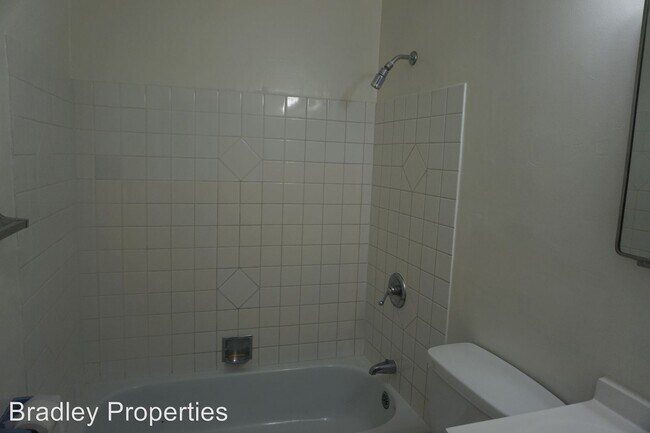 Foto del edificio - 214-216 N Canyon Dr