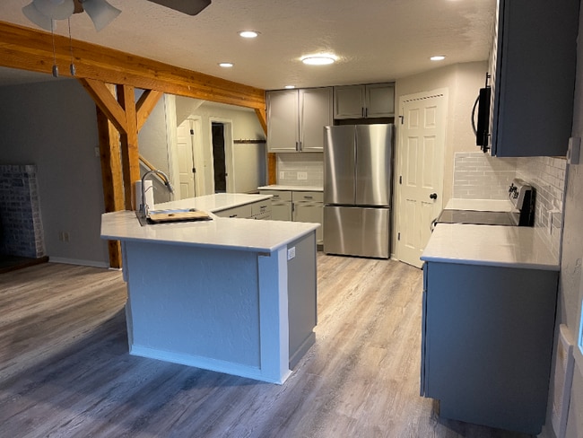 Building Photo - 951 S Rimrock Rd