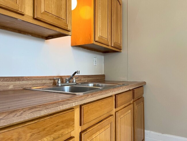Building Photo - Penora Street Apartments