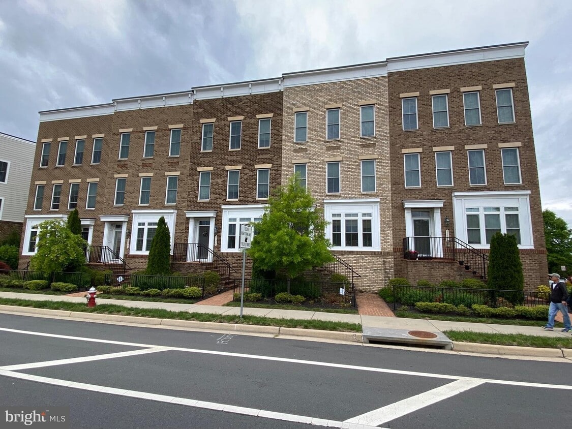 11357 Ridgeline Rd, Fairfax, VA 22030 Townhome Rentals in Fairfax VA