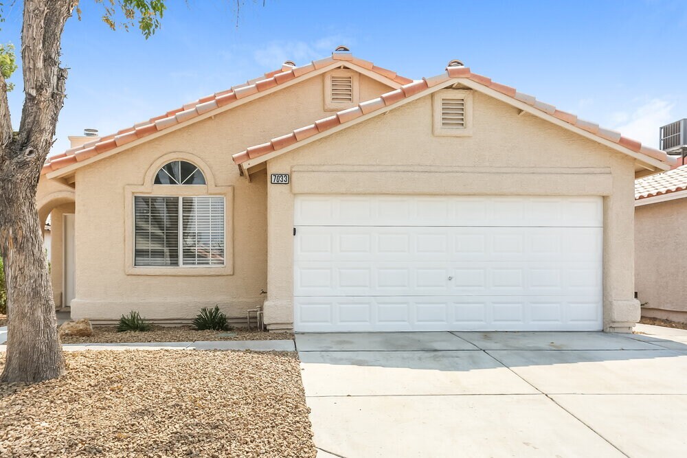 Primary Photo - 7033 Golden Desert Ave