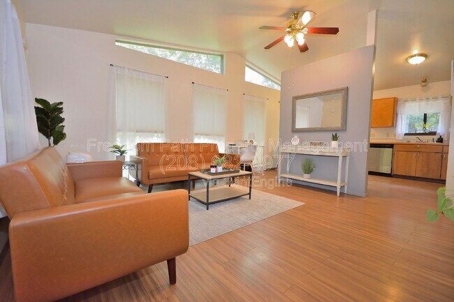 Foto del edificio - 11960 N Government Wy