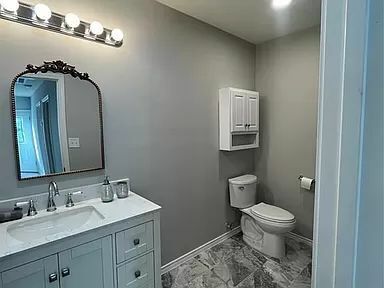 Foto del edificio - 5602 Dahlia Ln
