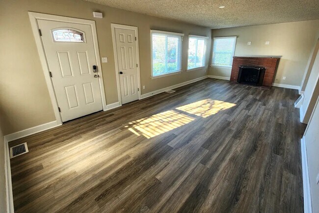 Building Photo - 1307 N Proctor St