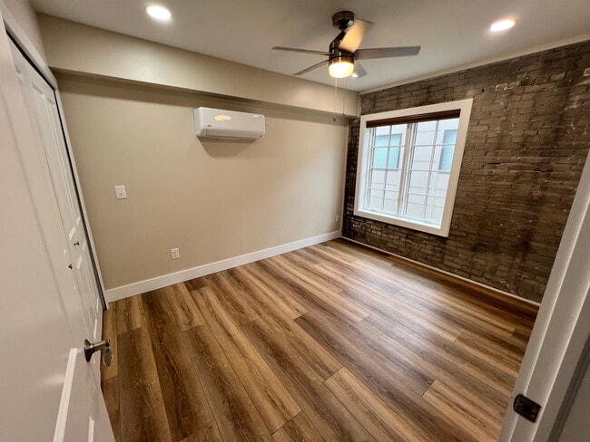 Foto del edificio - 208 S Jackson St