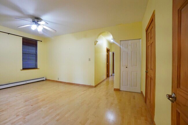 Building Photo - 39 E 40th St