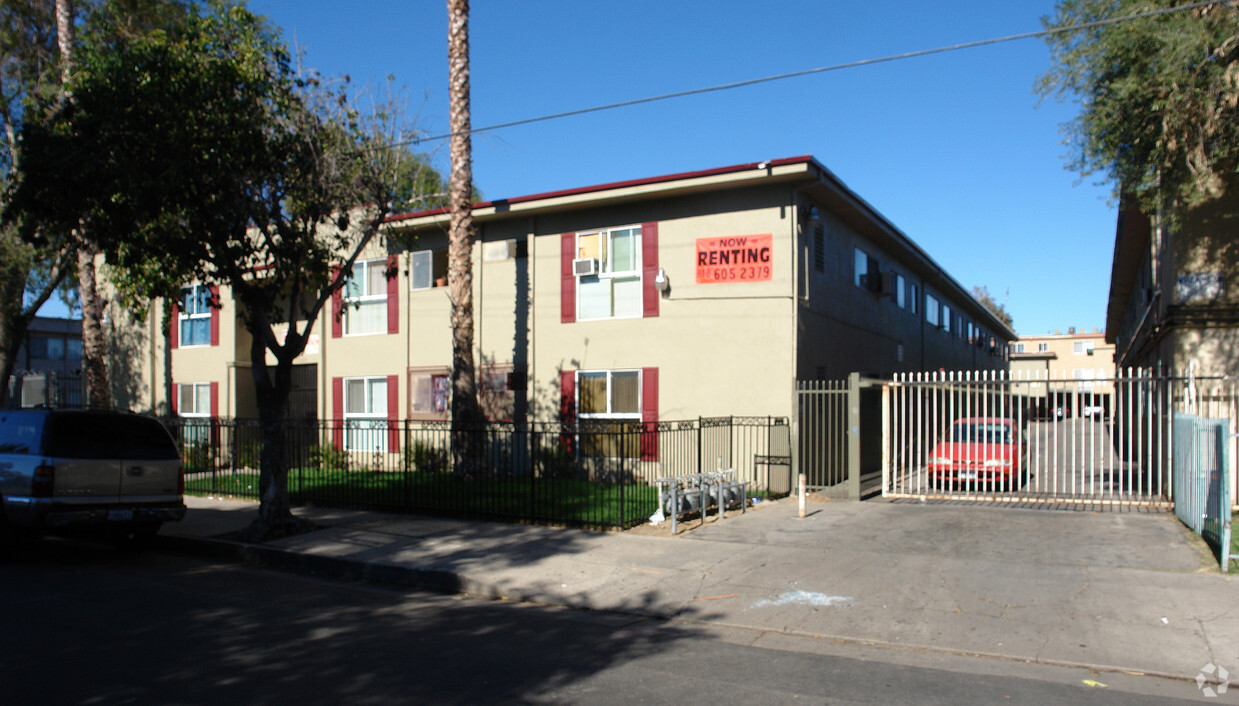 Building Photo - Rayen Apartments