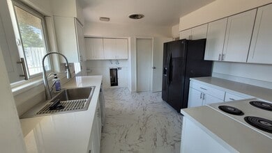 Building Photo - 8913 Craw Ln