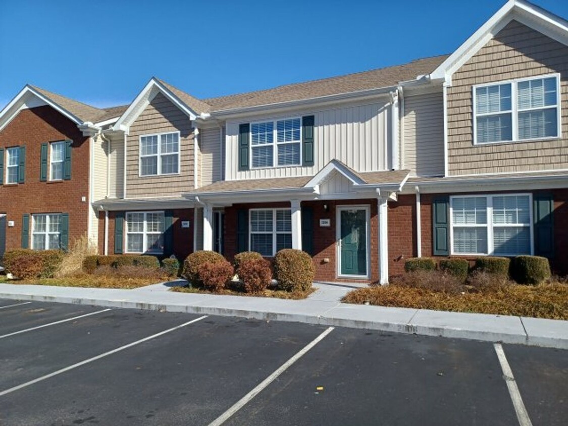 Foto principal - Awesome Location. South Nashville Townhome...