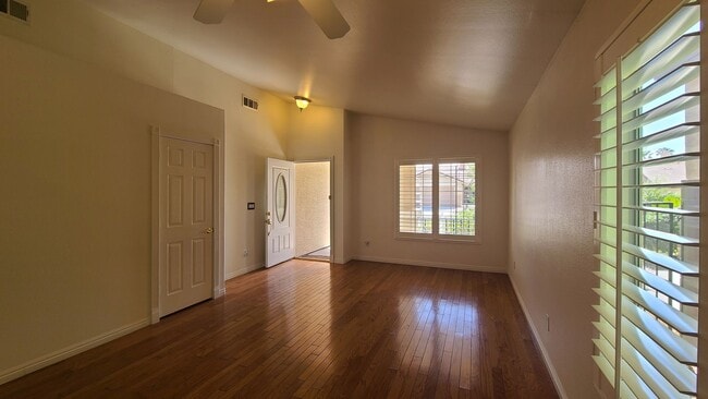 Building Photo - 1413 Iron Springs Dr